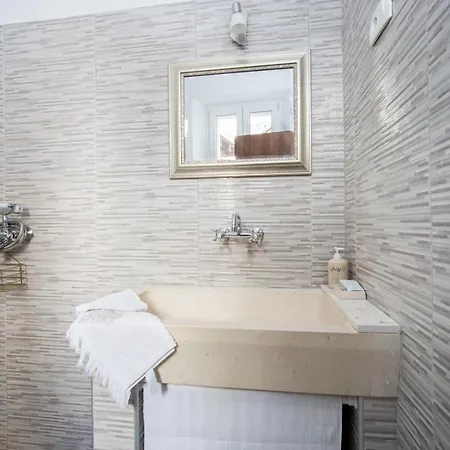 Stonehouse Lino For 6 With Sea View Traù