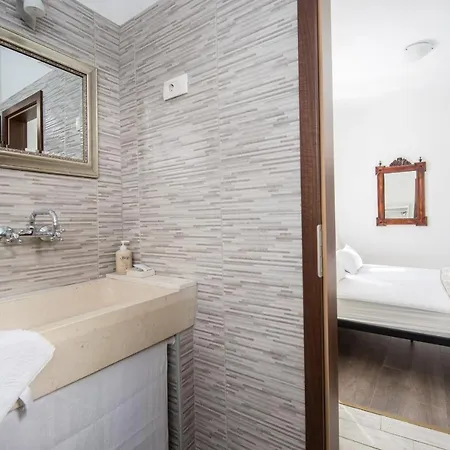 Stonehouse Lino For 6 With Sea View Traù