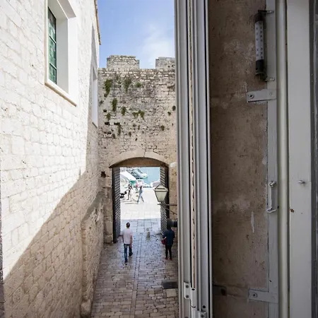 Apartman Stonehouse Lino For 6 With Sea View Trogir