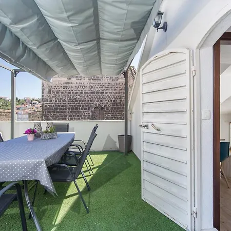 Apartman Stonehouse Lino For 6 With Sea View Trogir